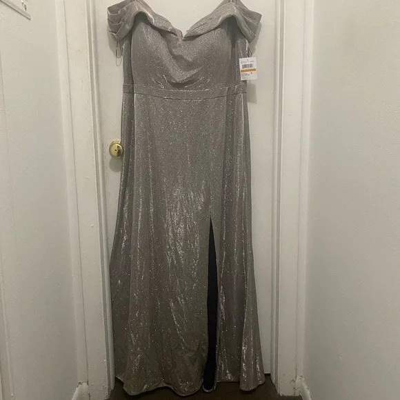 Morgan & Co. Dress - Picture 2 of 7